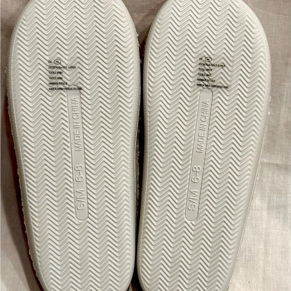 Maurices FA LA LA Holiday Slippers – Cozy Fleece Lined- S/M: sizes 6-8 (NWT)🎄✨ - Picture 4 of 4